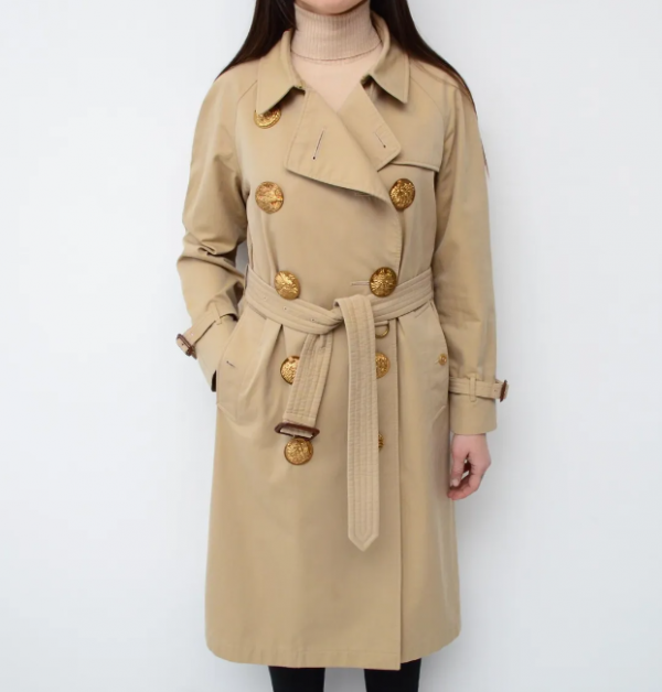 Trench Coat dengan Aksen Kancing Logam